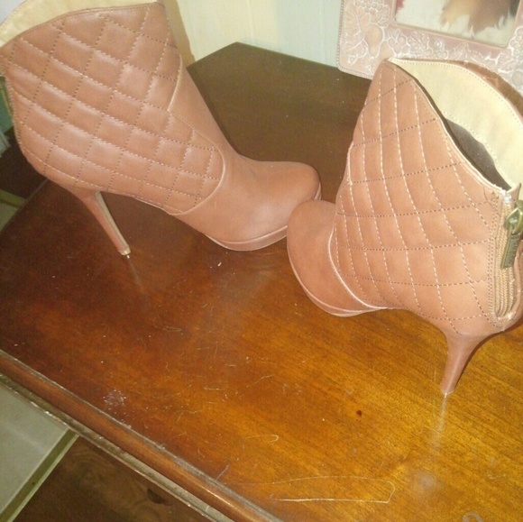 NEW MICHAEL ANTONIO 9M CARAMEL ZIPPER STILETTO BOOTIES - Picture 8 of 8